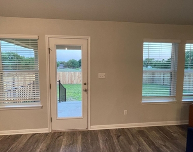 323 Durango Downs Dr - Photo Thumbnail 10