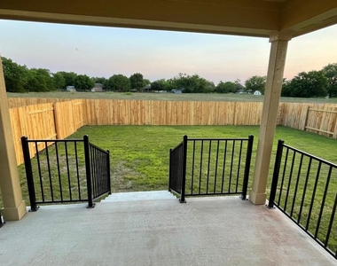 323 Durango Downs Dr - Photo Thumbnail 32