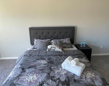 323 Durango Downs Dr - Photo Thumbnail 18
