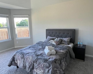 323 Durango Downs Dr - Photo Thumbnail 17