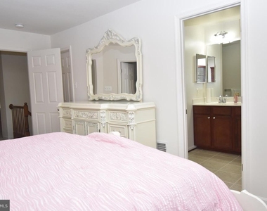 8324 Stickley Court - Photo Thumbnail 10