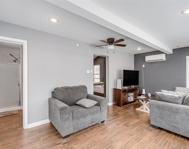 815 E 31st St - Photo Thumbnail 4