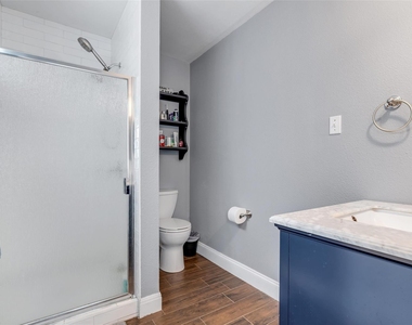 815 E 31st St - Photo Thumbnail 17