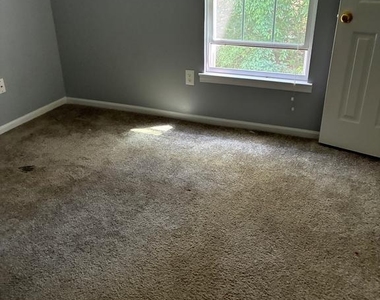 903 Woodbridge Court - Photo Thumbnail 12