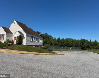 903 Woodbridge Court - Photo Thumbnail 30
