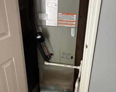 903 Woodbridge Court - Photo Thumbnail 11