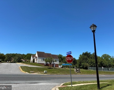 903 Woodbridge Court - Photo Thumbnail 29
