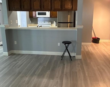 903 Woodbridge Court - Photo Thumbnail 7