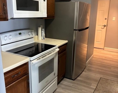 903 Woodbridge Court - Photo Thumbnail 5