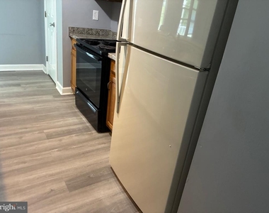 901 Cedar Crest Court - Photo Thumbnail 17