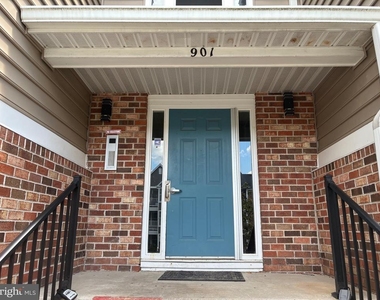 901 Cedar Crest Court - Photo Thumbnail 2