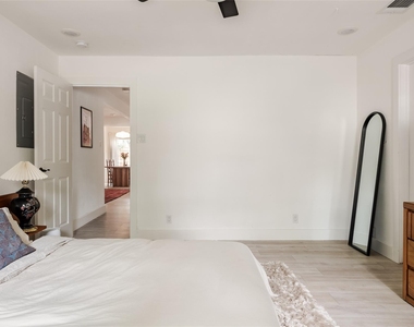 904 Acorn Oaks Dr - Photo Thumbnail 11