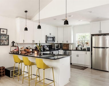 904 Acorn Oaks Dr - Photo Thumbnail 6