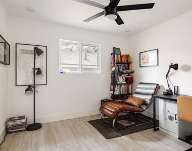 904 Acorn Oaks Dr - Photo Thumbnail 25