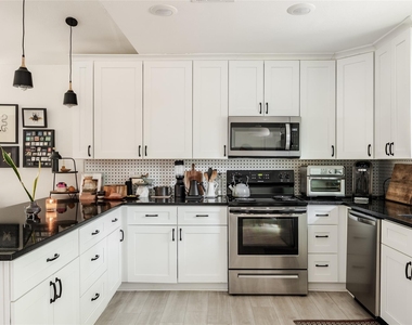 904 Acorn Oaks Dr - Photo Thumbnail 7