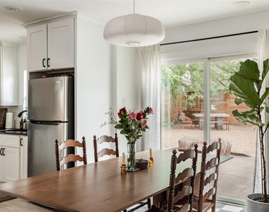 904 Acorn Oaks Dr - Photo Thumbnail 9