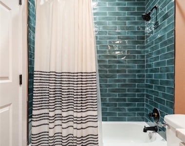 904 Acorn Oaks Dr - Photo Thumbnail 14
