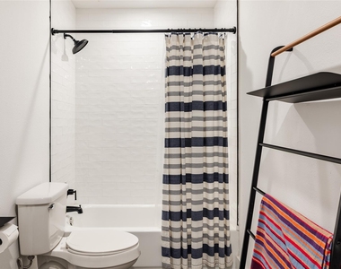 904 Acorn Oaks Dr - Photo Thumbnail 18
