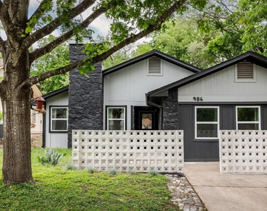 904 Acorn Oaks Dr - Photo Thumbnail 1