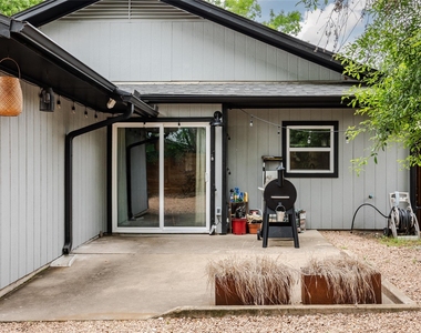 904 Acorn Oaks Dr - Photo Thumbnail 28