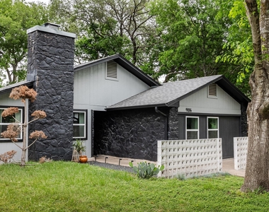 904 Acorn Oaks Dr - Photo Thumbnail 2