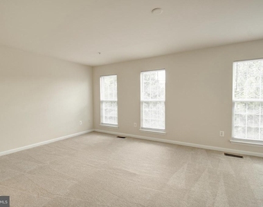 111 Twin Eagle Court - Photo Thumbnail 15