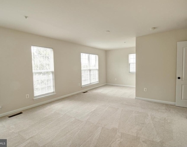 111 Twin Eagle Court - Photo Thumbnail 14