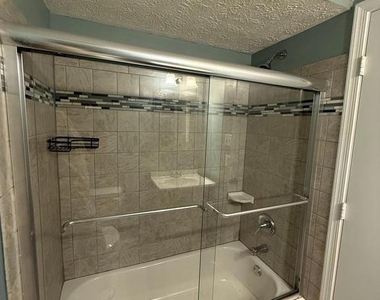 805 London Court - Photo Thumbnail 20