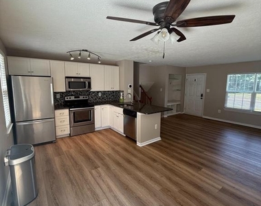 805 London Court - Photo Thumbnail 10