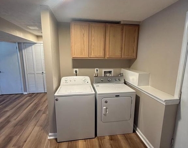 805 London Court - Photo Thumbnail 17
