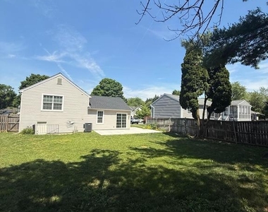 805 London Court - Photo Thumbnail 33
