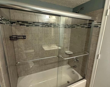 805 London Court - Photo Thumbnail 22