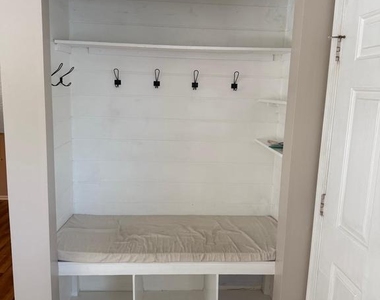 805 London Court - Photo Thumbnail 5