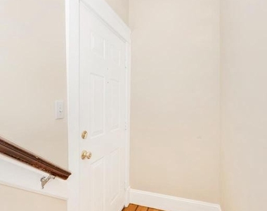 231 Market Street N - Photo Thumbnail 7