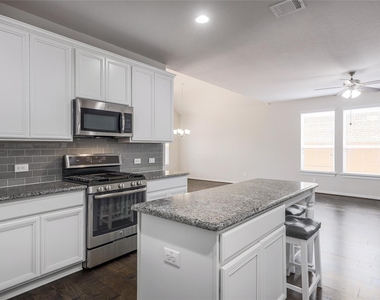 205 Penna Ln - Photo Thumbnail 10