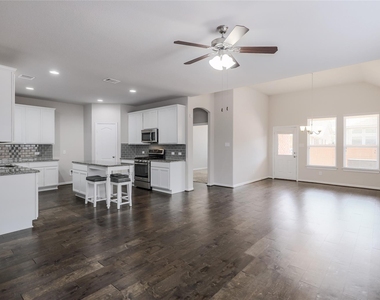 205 Penna Ln - Photo Thumbnail 2