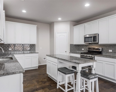 205 Penna Ln - Photo Thumbnail 8