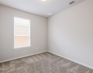 205 Penna Ln - Photo Thumbnail 18