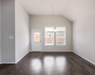 205 Penna Ln - Photo Thumbnail 5