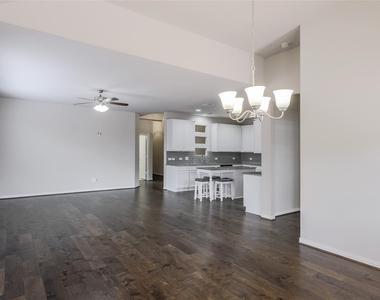 205 Penna Ln - Photo Thumbnail 6