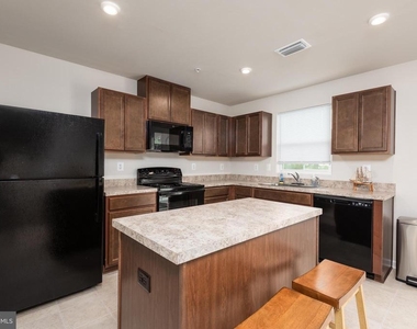 311 Yellow Bill Ln - Photo Thumbnail 15