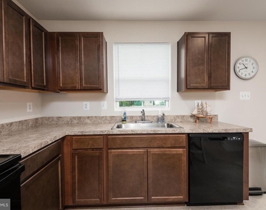 311 Yellow Bill Ln - Photo Thumbnail 13