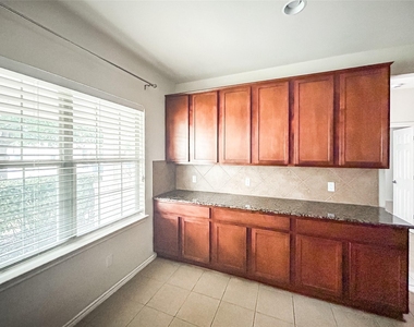 7810 Squirrel Hollow Dr - Photo Thumbnail 10