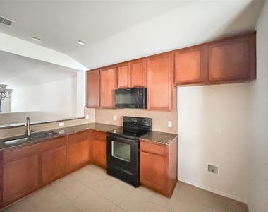 7810 Squirrel Hollow Dr - Photo Thumbnail 9