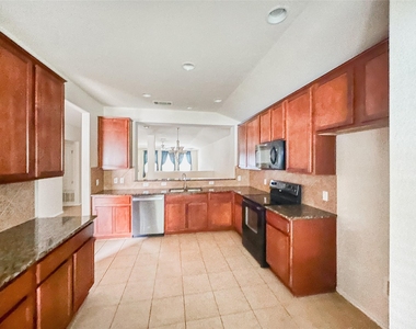 7810 Squirrel Hollow Dr - Photo Thumbnail 8