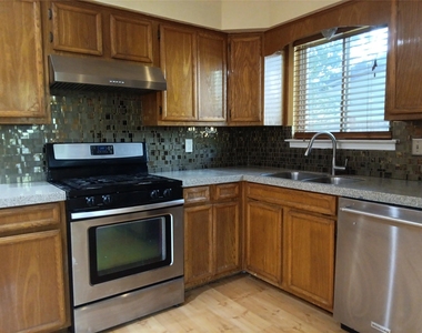 514 Maple Run - Photo Thumbnail 18
