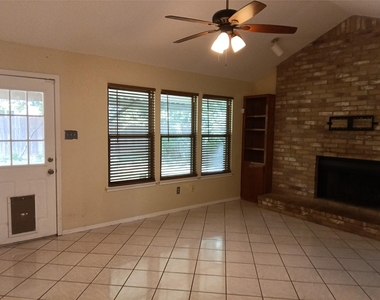 514 Maple Run - Photo Thumbnail 11