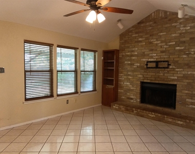 514 Maple Run - Photo Thumbnail 10