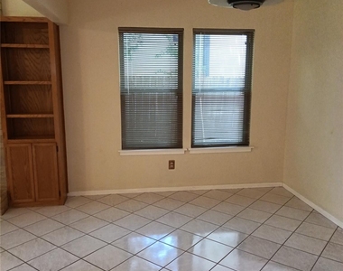 514 Maple Run - Photo Thumbnail 9