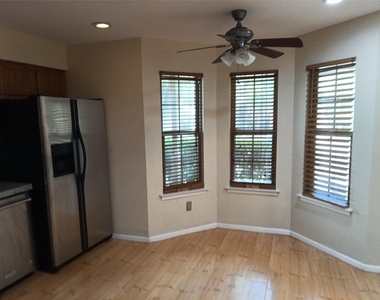 514 Maple Run - Photo Thumbnail 19